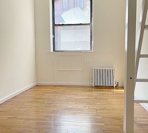 2nd image of 105 E 10th St APT 1A