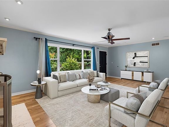 4th image of 1333 N Viewpoint Dr