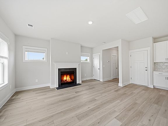 Welcome to the Lennon floorplan at Crossing At Abner Creek.