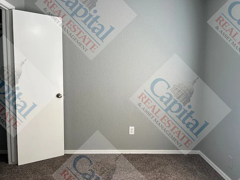 1013 W Gladys Way — Photo 25
