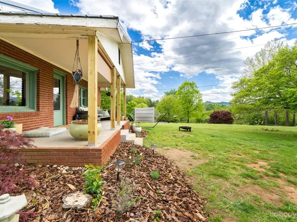 15 C Gillespie Way, Leicester, NC 28748