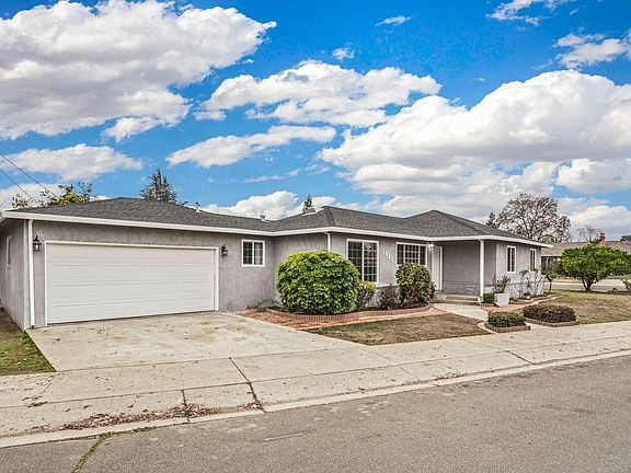2nd image of 1440 Holly Dr