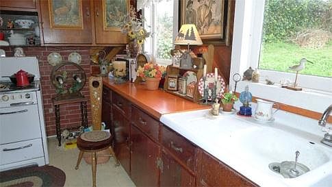 3rd image of 964 Bingen Ave