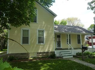 214 E 2nd St, Dundee, IL 60118