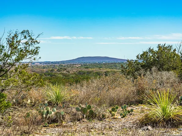 113 County Road 429b, Uvalde, TX 78801