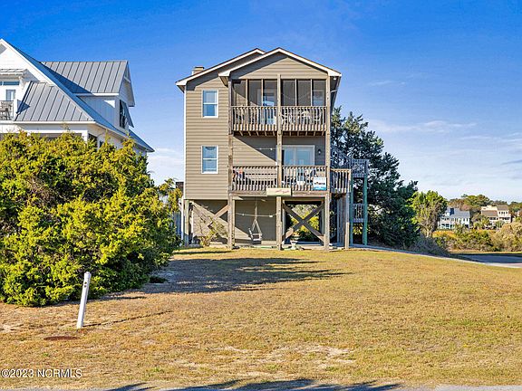 3rd image of 2702 W Pelican Drive
