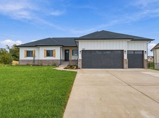 1007 S Brookside St, Goddard, KS 67052