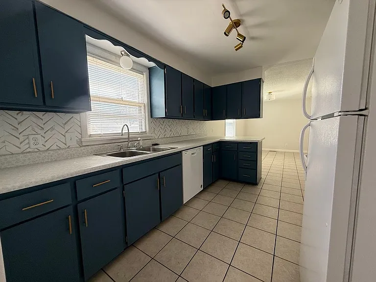 3703 W Rockwell Ave — Photo 14