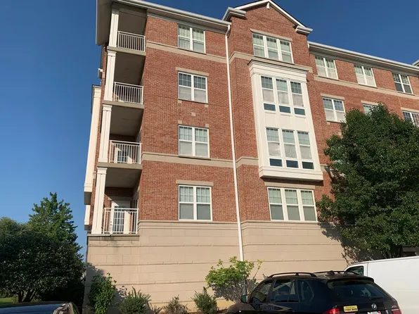 101 Pointe Dr Unit 102, Northbrook, IL 60062