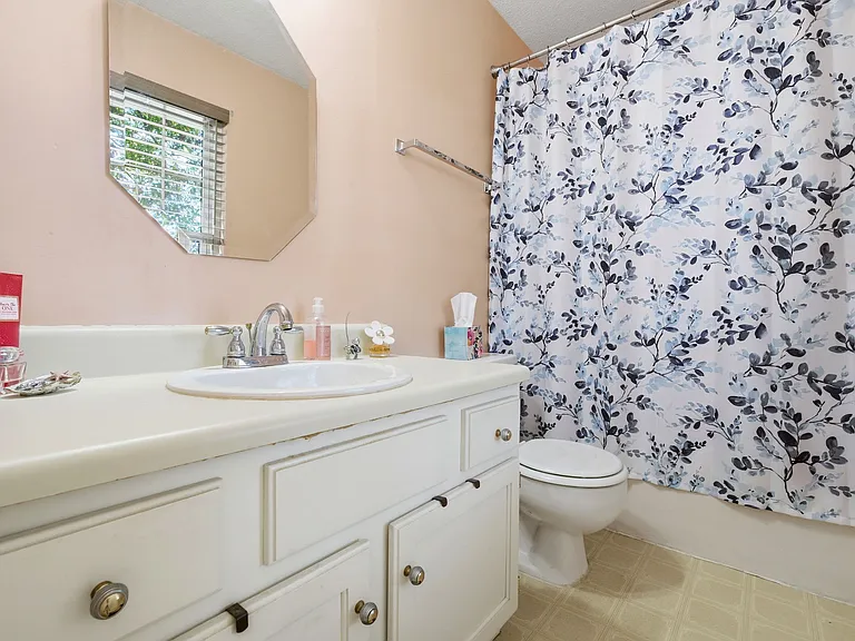 601 E Burgess Rd — Photo 16