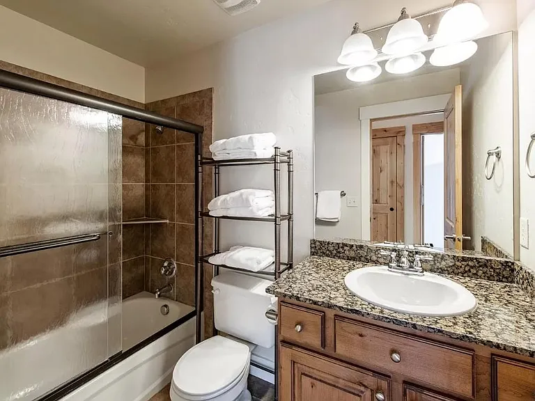 5640 Kodiak Way — Photo 28