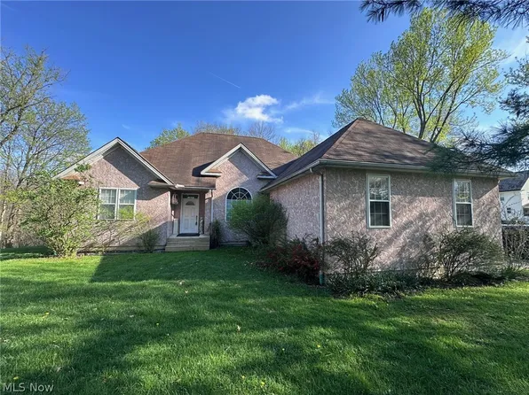 156 Penrose Ct, Elyria, OH 44035