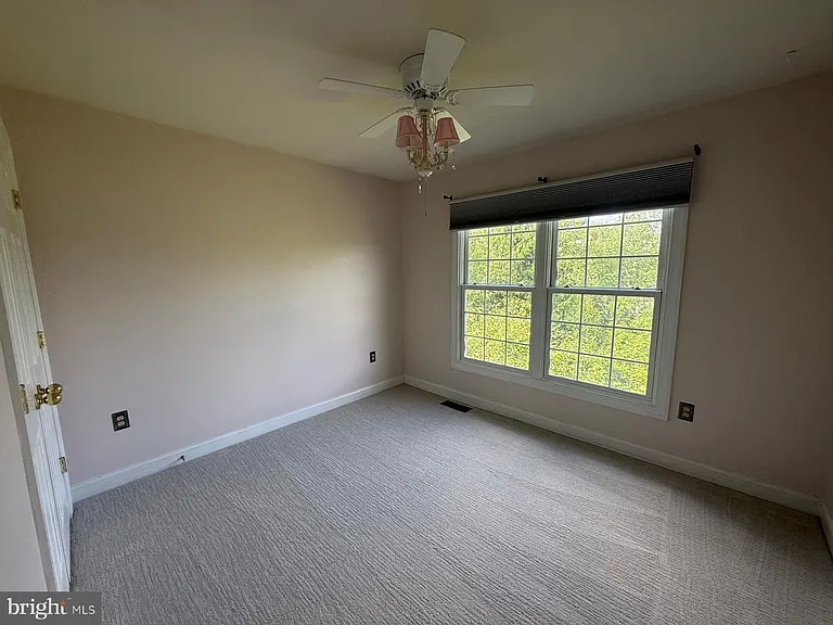714 Marcus Cir — Photo 5
