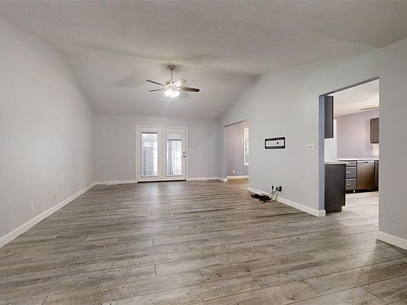 4th image of 901 Vanlaningham Dr