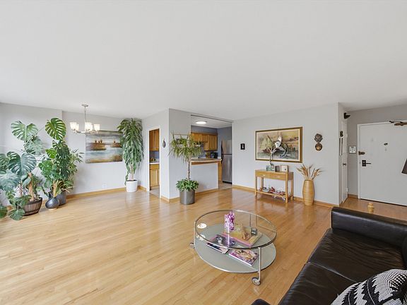 3rd image of 3900 N Lake Shore Dr APT 4B