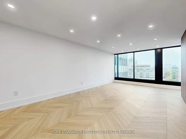 110 Bloor St W #1009 — Photo 16