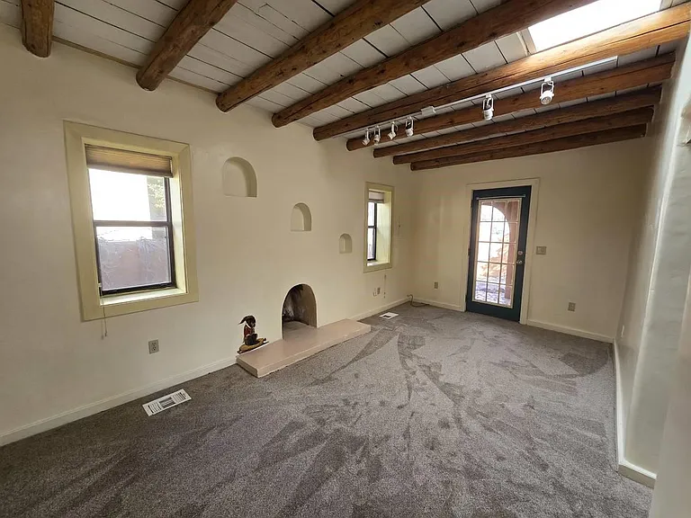 246 Casados St — Photo 2