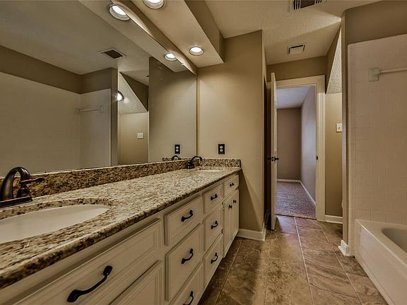 3rd image of 2315 Mountain Lake Dr
