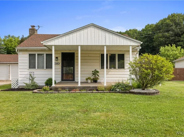 7000 Ralph Ct, Niagara Falls, NY 14304
