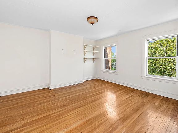 4th image of 392 Adelphi St #3