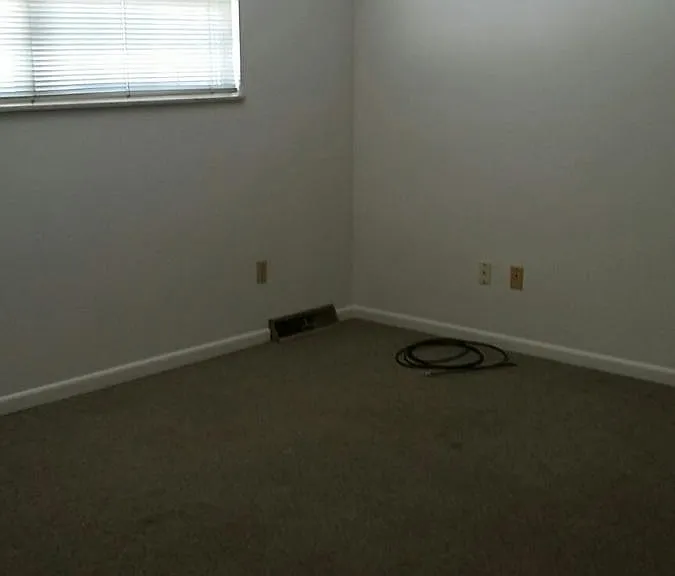 515 Greenfield Ln #B — Photo 2