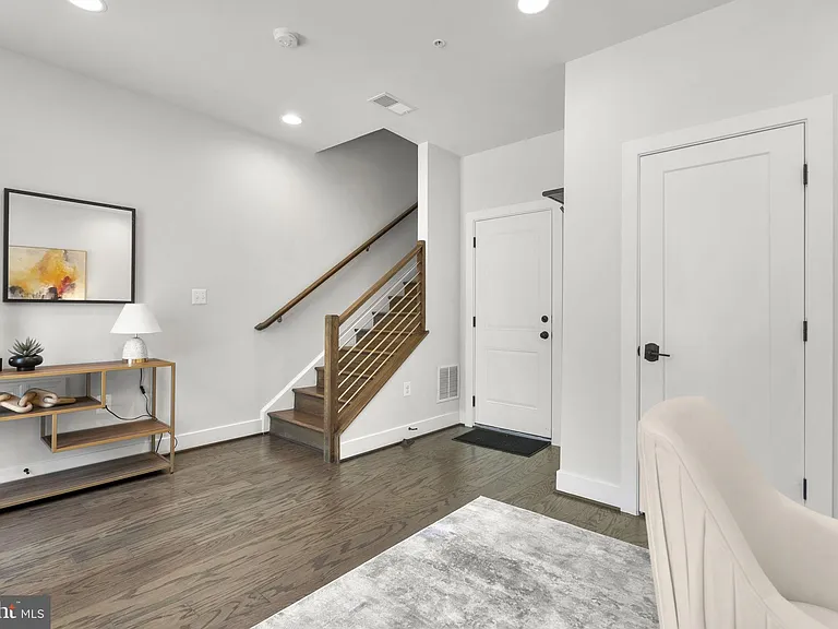 820 Thompson Cres #26 — Photo 6