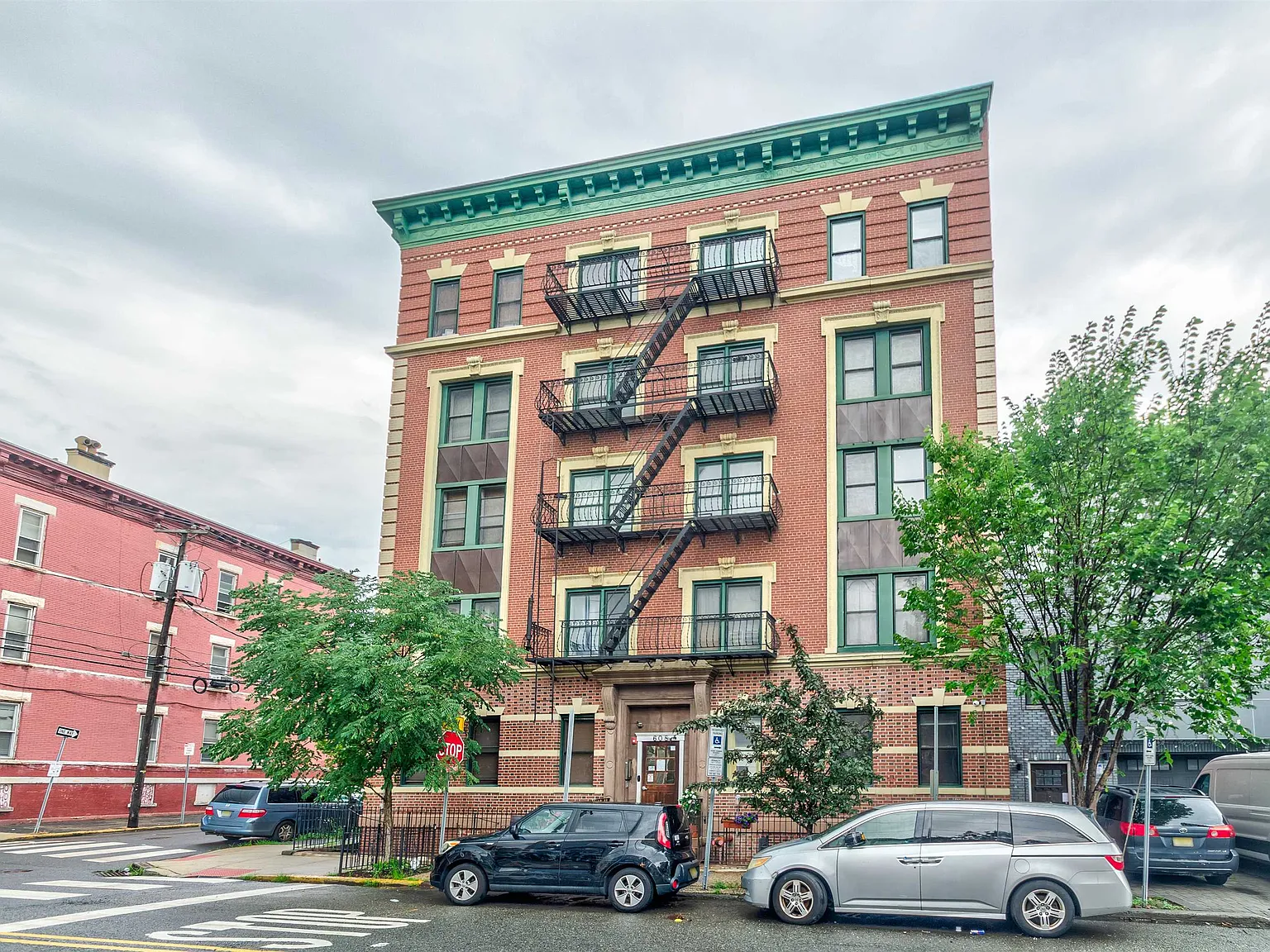 2 bed, 1.0 bath, 852 sqft, $1,800 — Photo 3