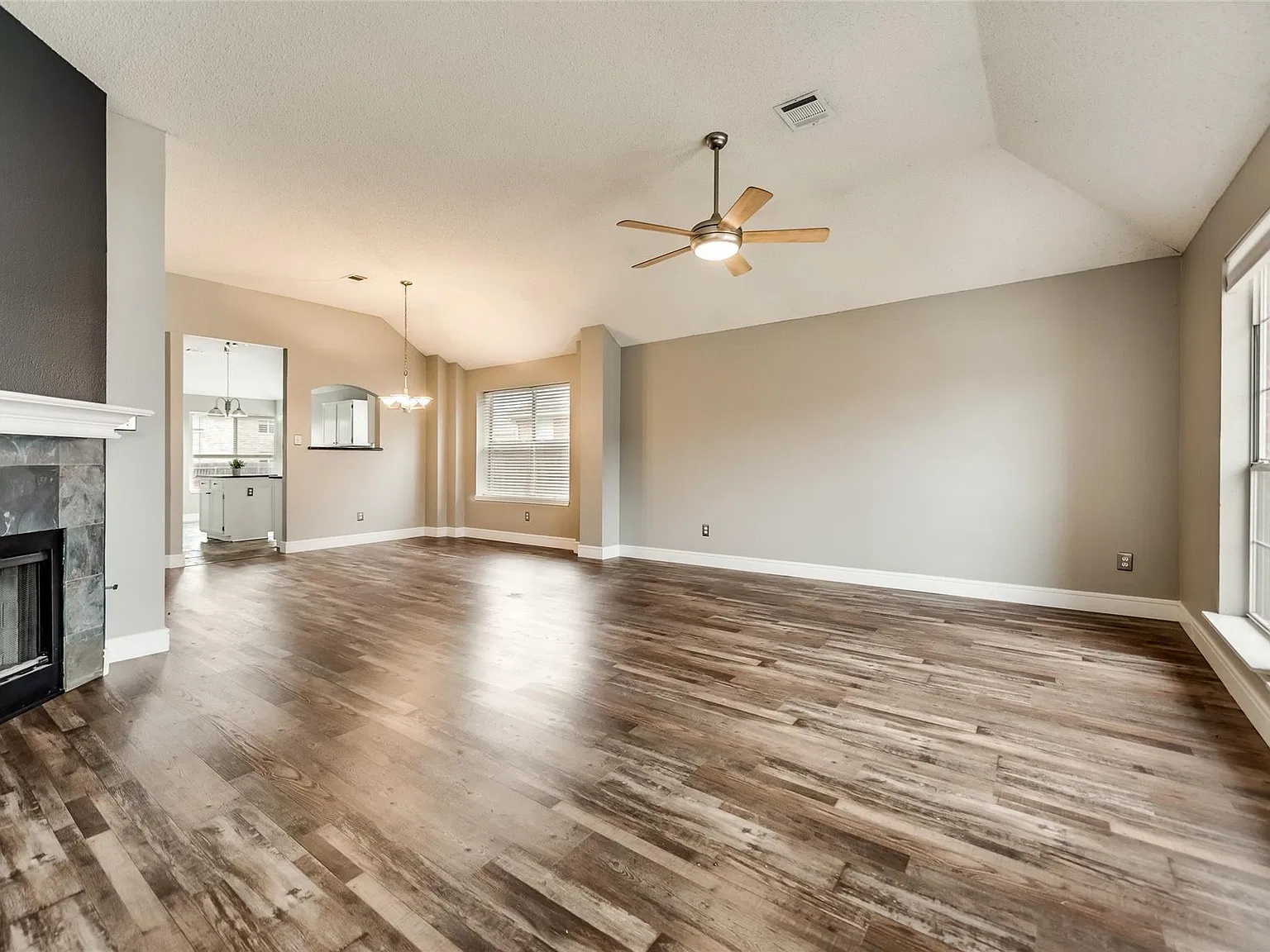 3 bed, 1493 sqft, $2,100 — Photo 4