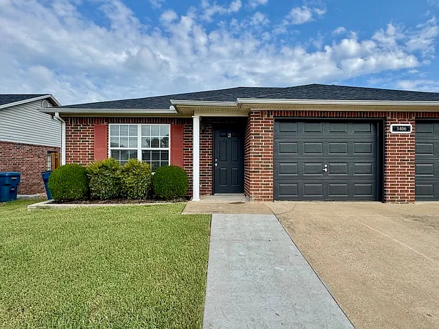 3406 SW Landau Ct - 2 — Photo 2