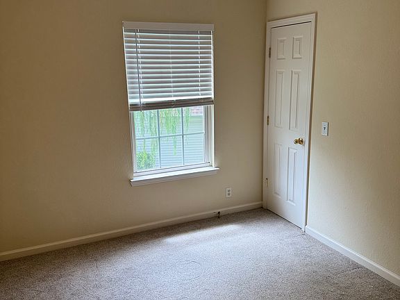 3rd image of 1037 Windsor Brook Pl