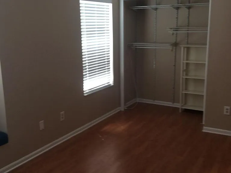 556 Green Spring Cir — Photo 2