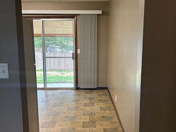 3rd image of 5015 South St