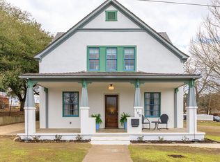109 S Edison St, Fredericksburg, TX 78624