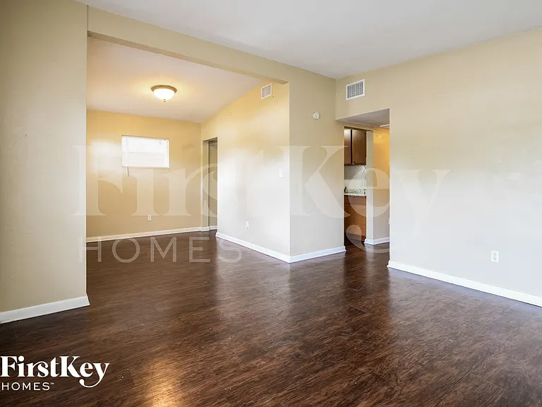 1521 Heather Ave — Photo 3