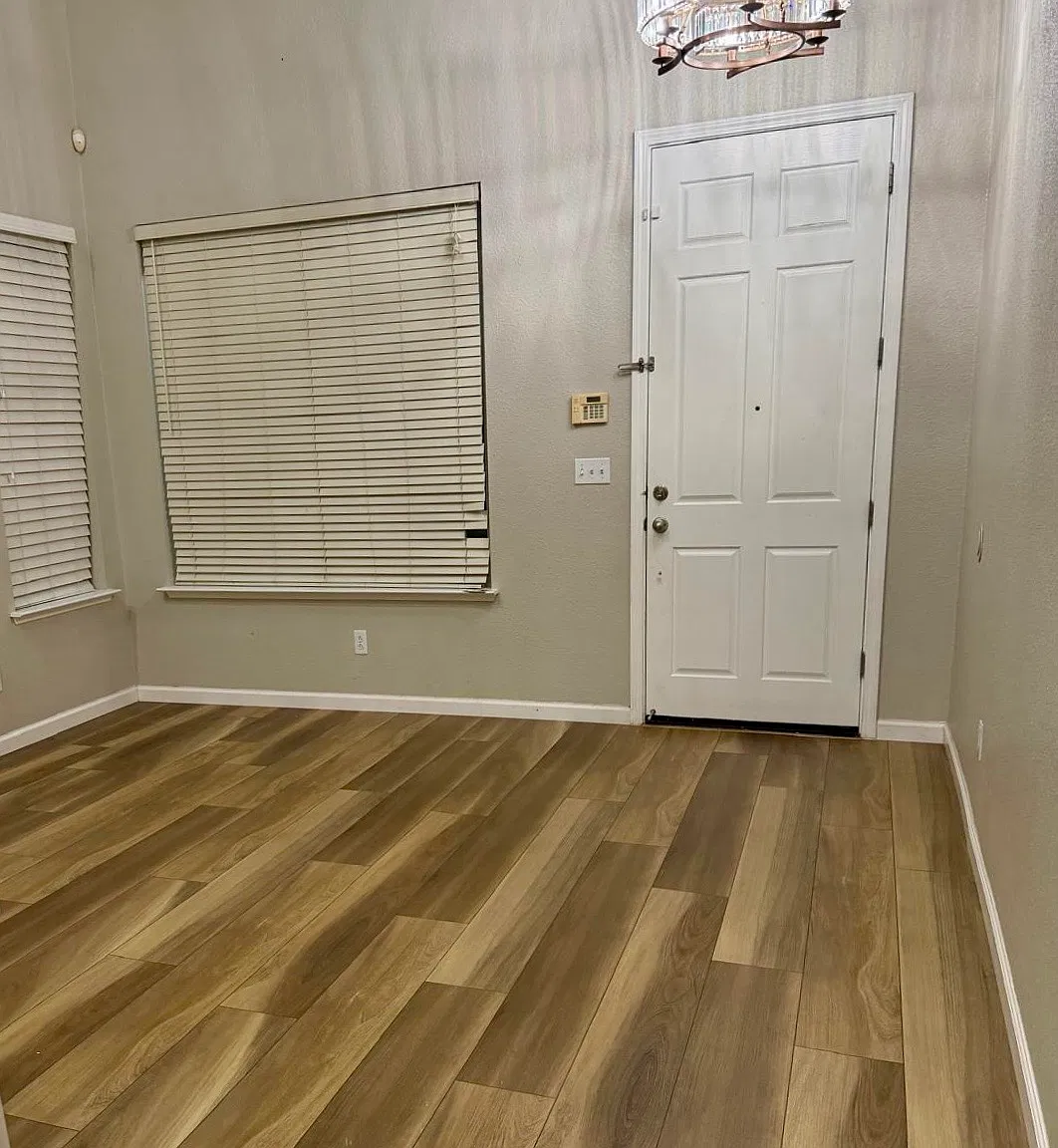 4 bed, 2451 sqft, $3,499 — Photo 4