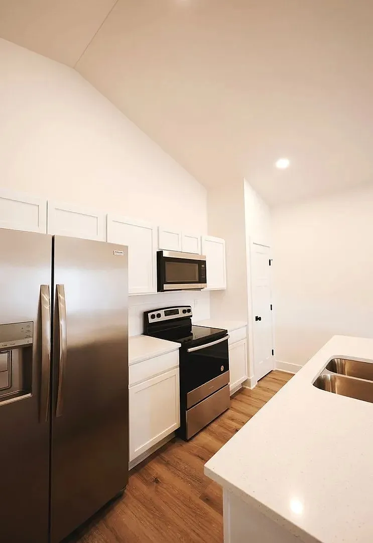 519 E Briarbrook Ln - 1 — Photo 3