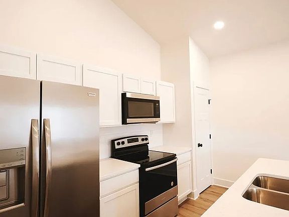 3rd image of 519 Briarbrook Ln