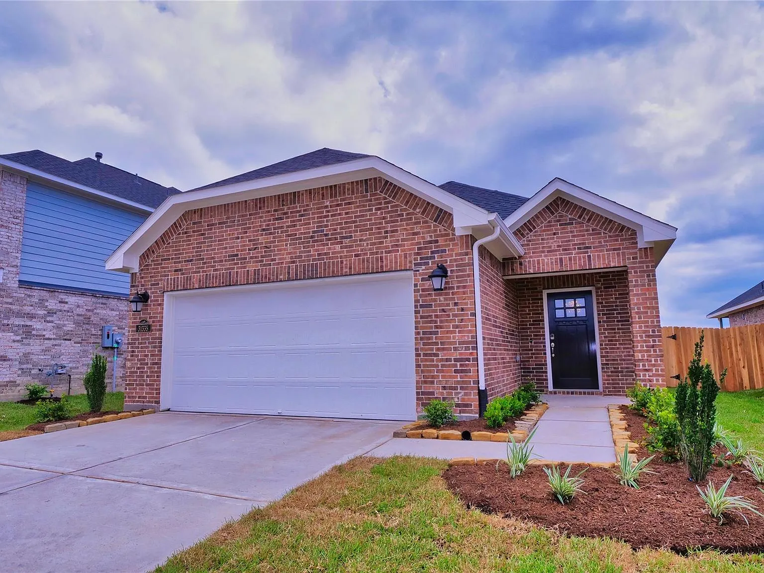 4 bed, 2.0 bath, 1602 sqft, $1,900 — Photo 2