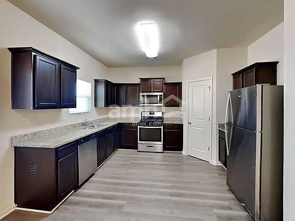 3rd image of 4025 Clay Ct SE