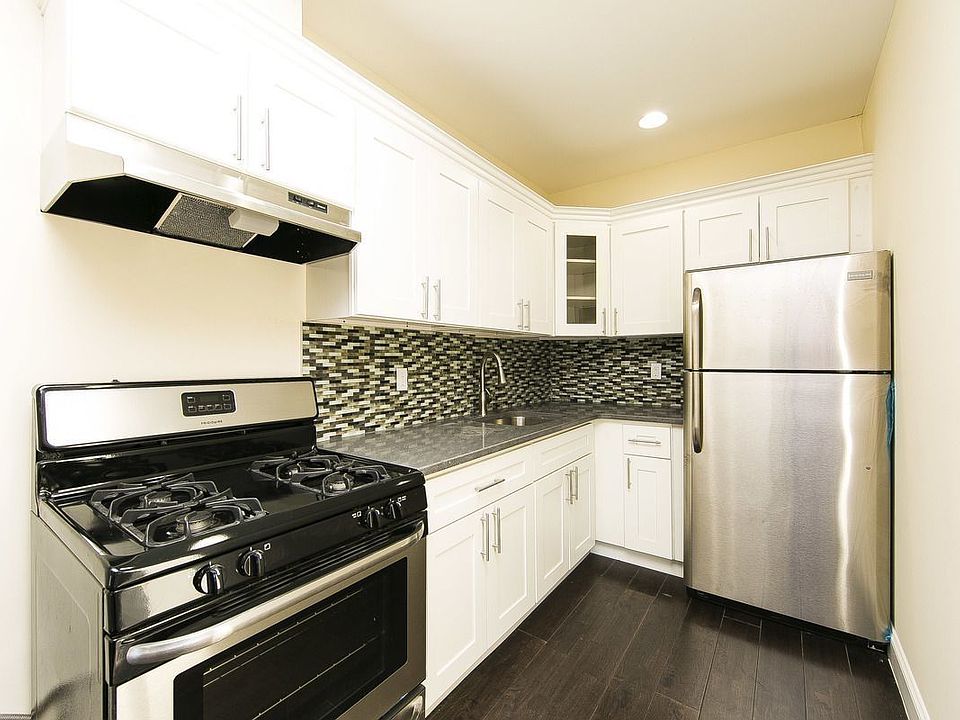 1st image of 406 Tompkins Ave APT 2