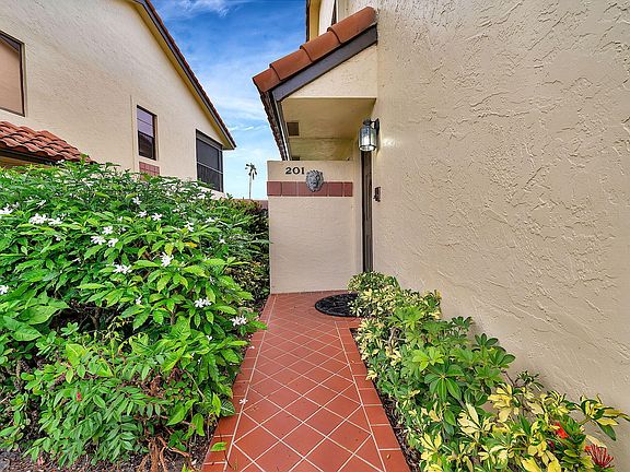 3rd image of 10271 N Circle Lake Drive #201