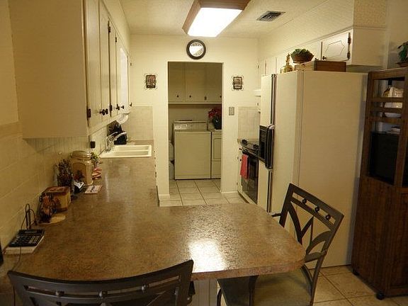 4th image of 1710 E 53rd St