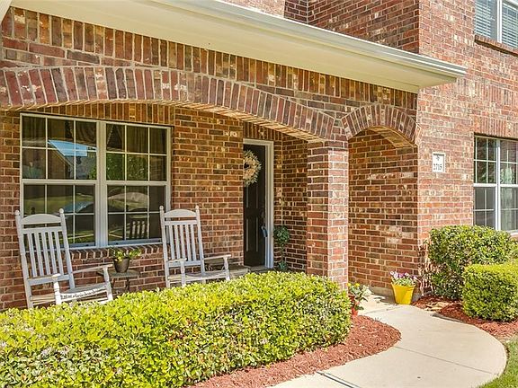 3rd image of 2715 Pinnacle Dr
