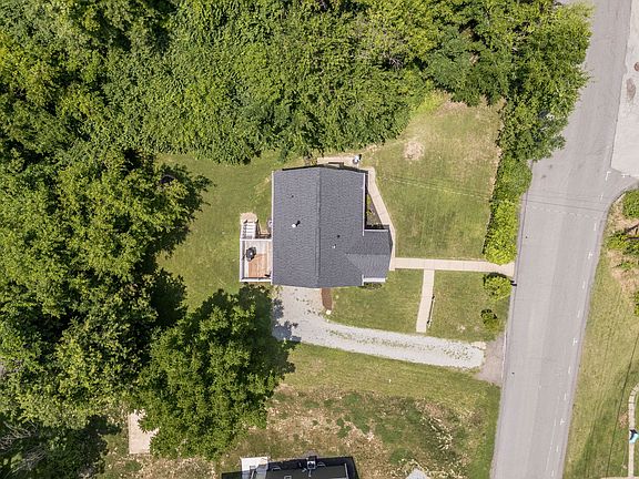 2nd image of 3122 Southern Dr