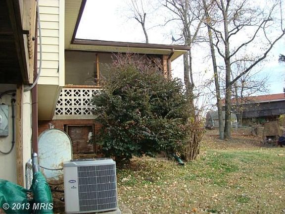 3rd image of 9507 Noble Dr