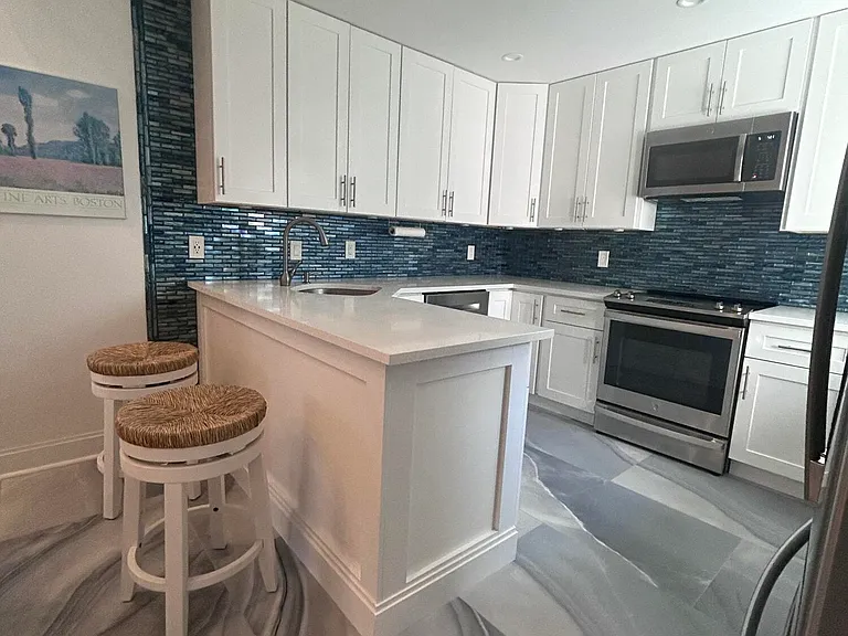 Fairway Dr N — Photo 1