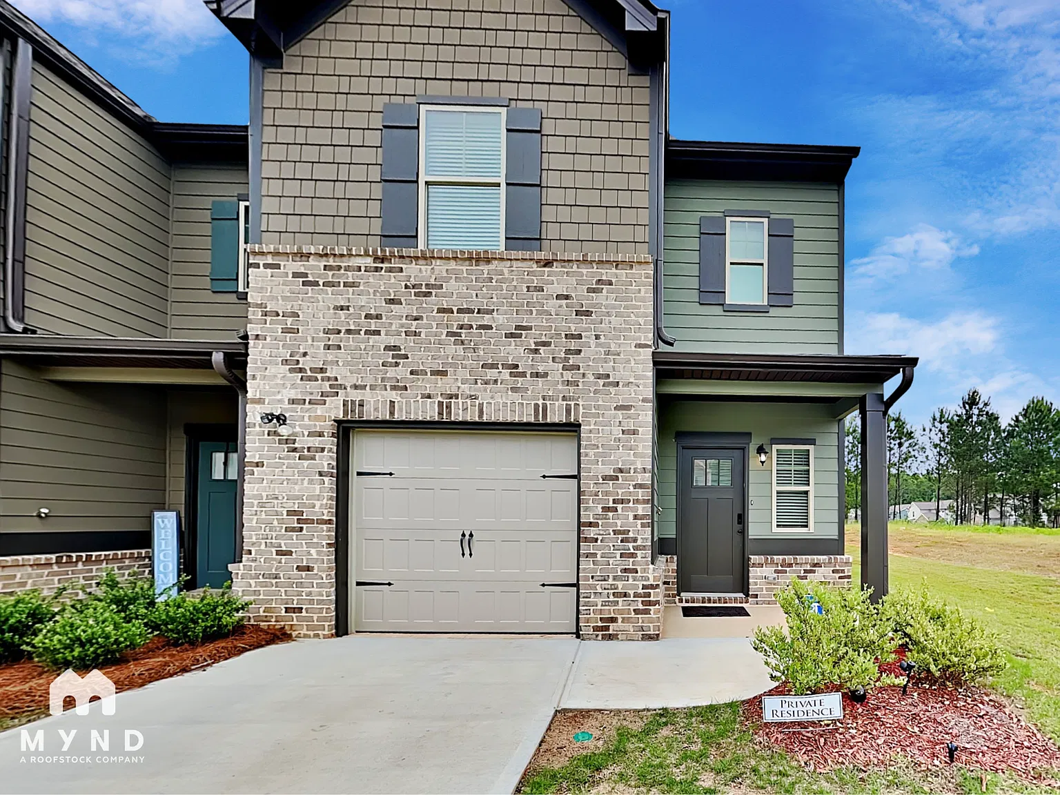 3 bed, 2.5 bath, 1463 sqft, $1,895 — Photo 1
