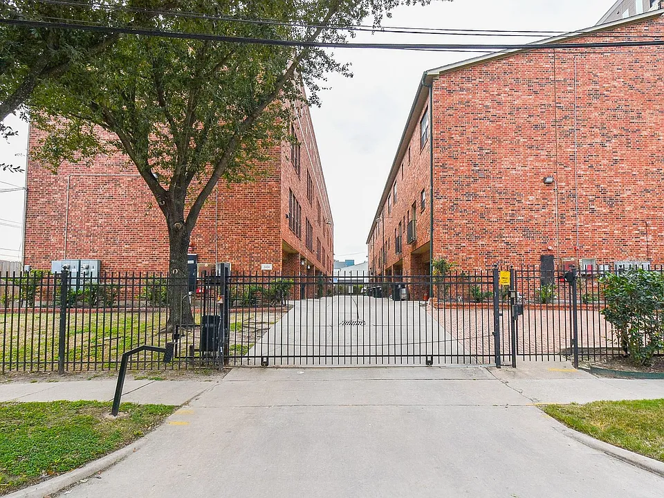 2422 Navigation Blvd #A