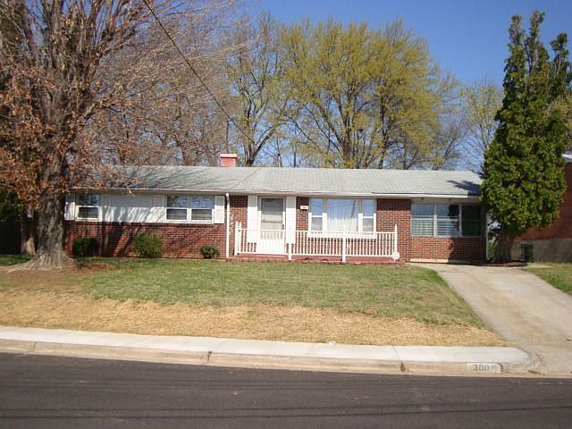 2nd image of 300 Sycamore St