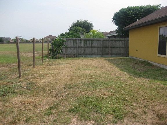 3rd image of 1700 Texas Ave